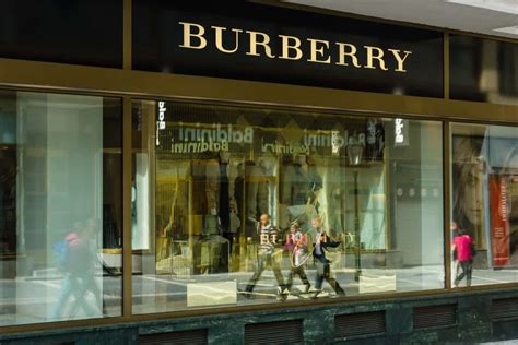 does burberry have an outlet.